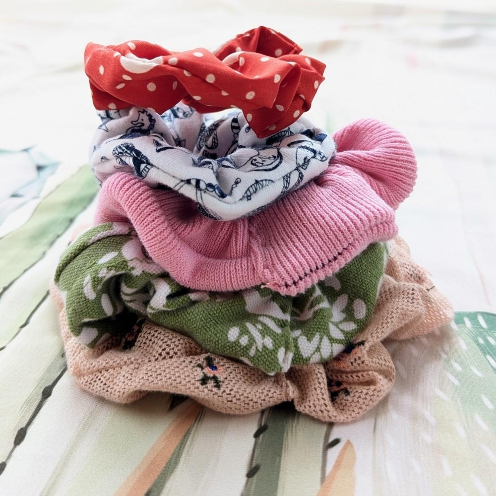 🔮❓🔮 MYSTERY 5-Pack Assorted Scrunchie Bundle 🔮❓🔮 - Picture 3 of 6